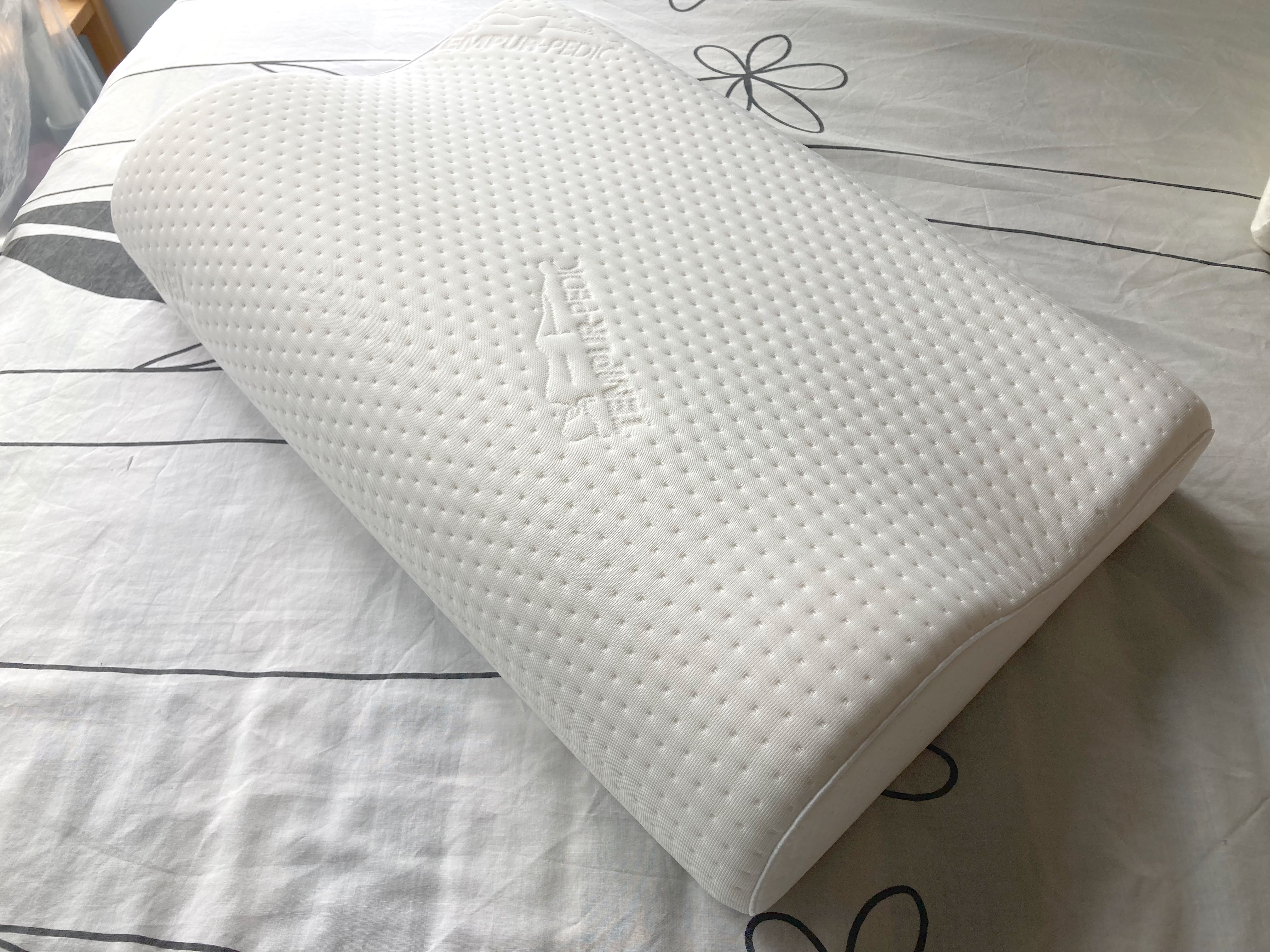 Tempur neck pillow 枕頭美國版中碼, 傢俬&家居, 床具浴巾- Carousell