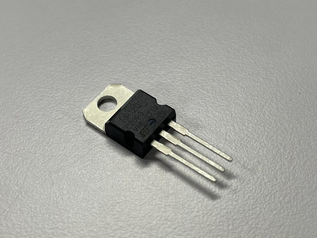 TIP120 Power Darlington Transistor (NPN) STMicroelectronics, Computers