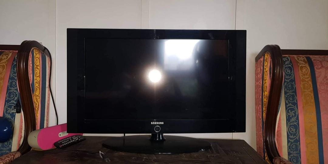 32 in LCD TV (Category: TV) located in Marikina City. Submitted by jesus1smysavi0r (Listing ID 1164055833, Image 2). Description: 2 sets Panasonic and Sony No issues Get the 2 for 7999!.