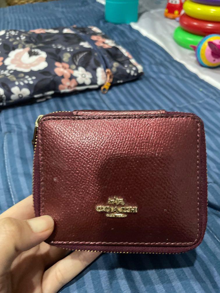 Authentic COACH travel jewelry box (Category: Luxury Bags & Wallets) located in Makati City. Submitted by stellularx (Listing ID 1163928497, Image 2). Description: Authentic and bought from the US. The flaws include the interiors. Scuffing of the material inside. This can be fixed in a leather or bag store. .