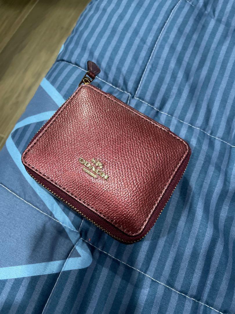 Authentic COACH travel jewelry box (Category: Luxury Bags & Wallets) located in Makati City. Submitted by stellularx (Listing ID 1163928497, Image 1). Description: Authentic and bought from the US. The flaws include the interiors. Scuffing of the material inside. This can be fixed in a leather or bag store. .