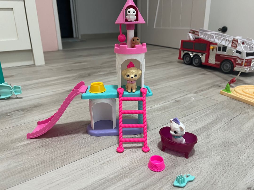Barbie princess adventure hotsell chelsea pet castle playset