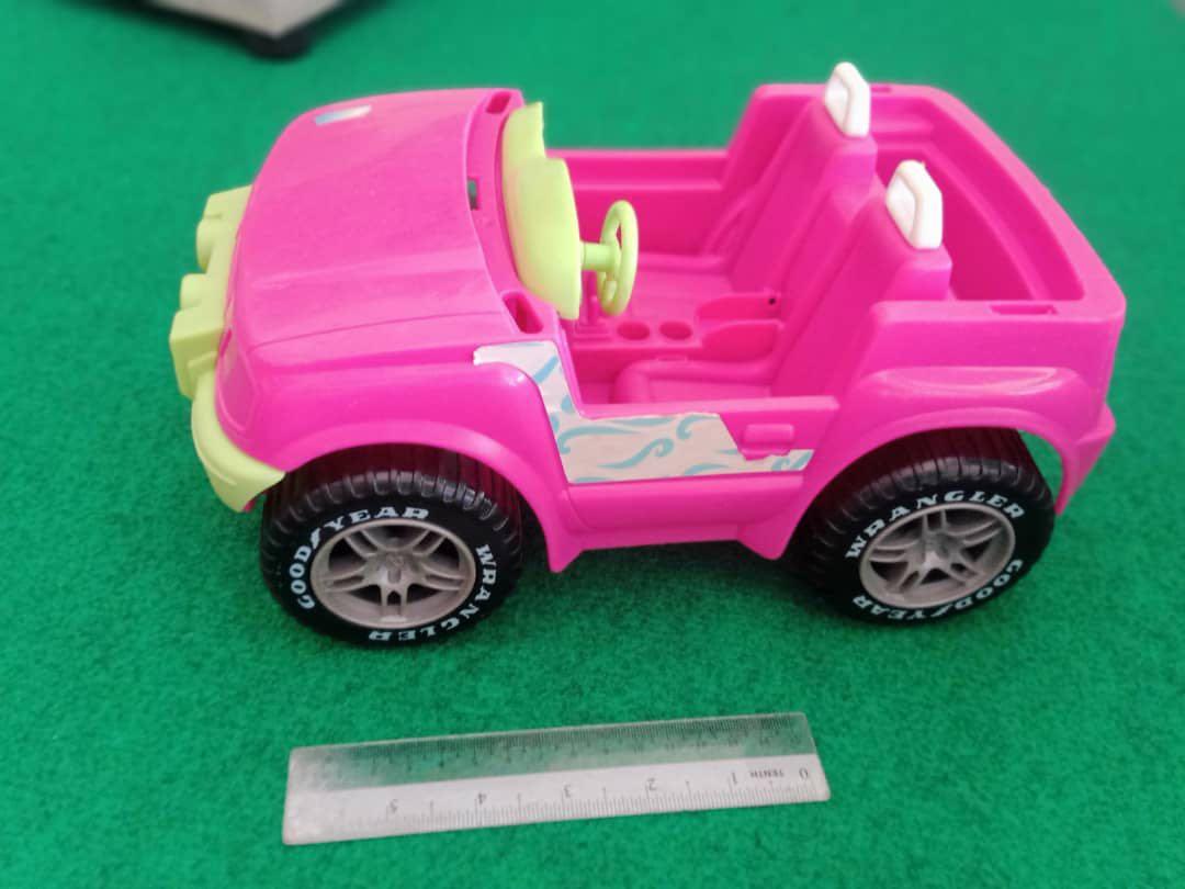 Barbie Pink Jeep Wrangler, Hobbies 