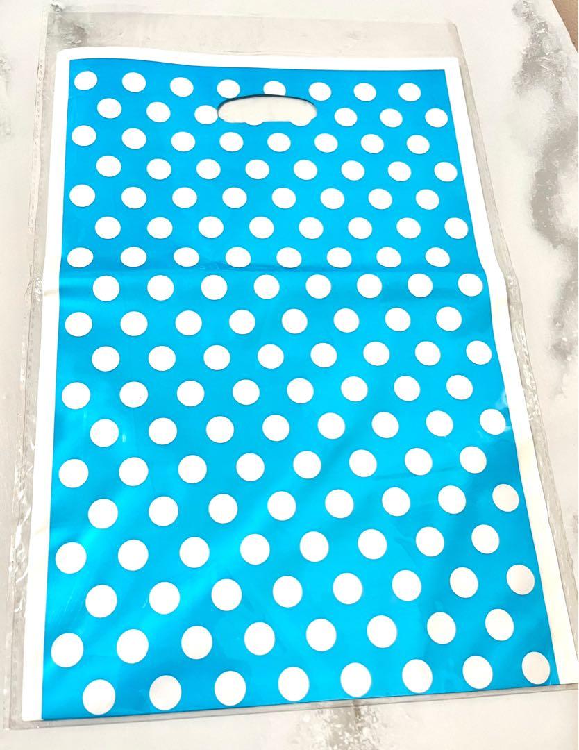 Blue and Pink Polkadotsd Lootbag (Category: Shoulder Bags) located in Taguig. Submitted by mnom05 (Listing ID 1164004488, Image 2). Description: RFS: only needed few bags Pink: 9 pcs Polkadotsd Lootbag（size：17×25cm） Blue: 7 pcs Polkadotsd Lootbag（size：17×25cm）.