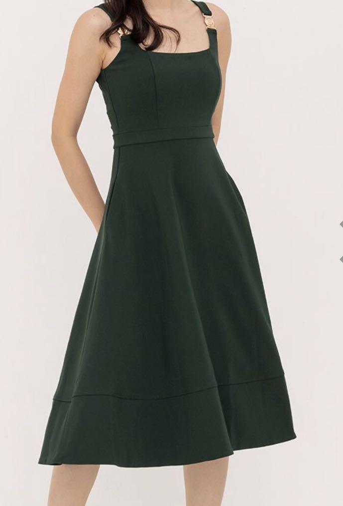 CLASP FIT AND FLARE DRESS FOREST GREEN Women s Fashion Dresses Sets Dresses on Carousell