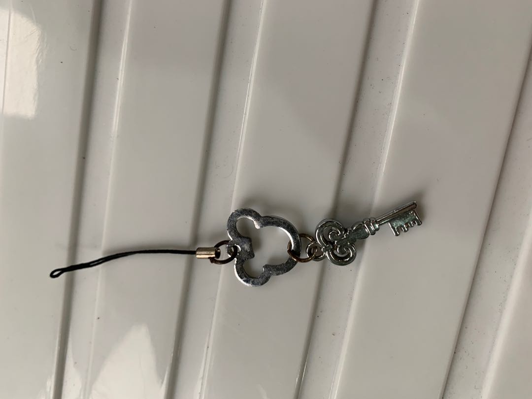 Disney Keyblade keychain, Hobbies & Toys, Toys & Games on Carousell