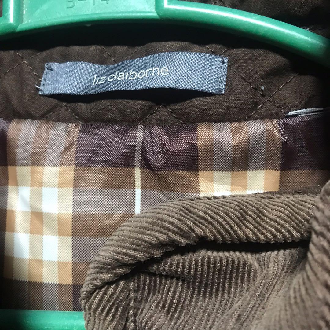 Liz claiborne vest (Category: Vests) located in Malolos. Submitted by ne_os (Listing ID 1163950774, Image 2). Description: Liz claiborne vest In great condition 23x27 No issues.