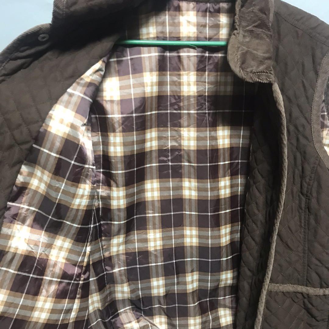 Liz claiborne vest (Category: Vests) located in Malolos. Submitted by ne_os (Listing ID 1163950774, Image 3). Description: Liz claiborne vest In great condition 23x27 No issues.