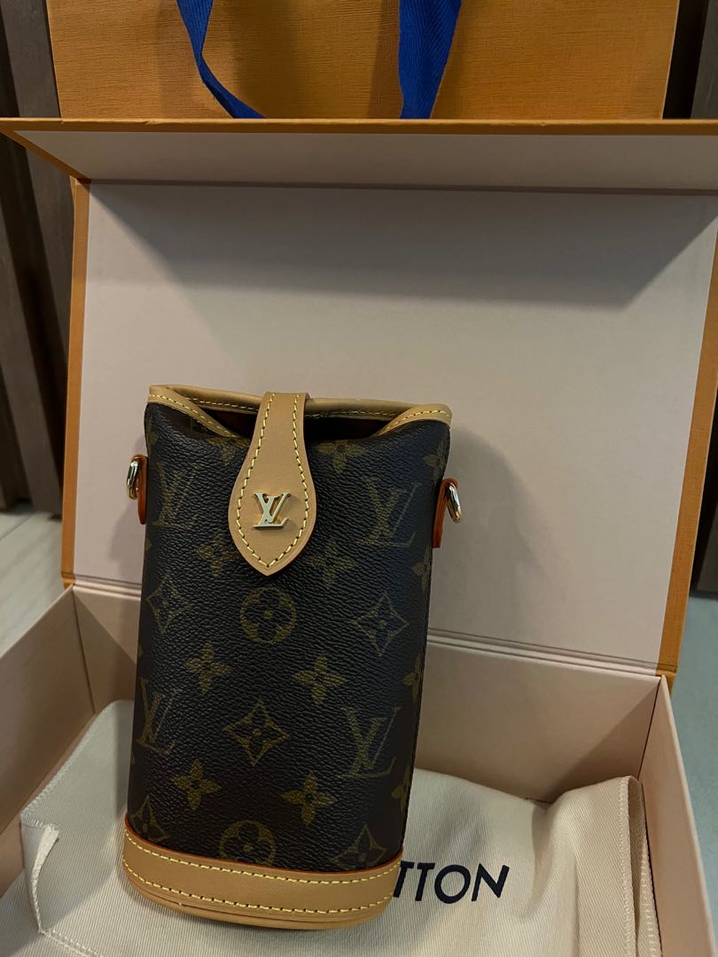 LV Fold Me Pouch Louis Vuitton Sling Bag, Women's Fashion, Bags & Wallets,  Cross-body Bags on Carousell