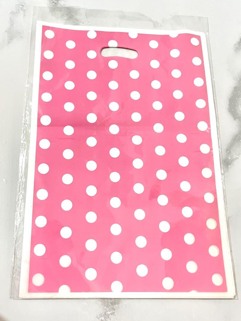 Blue and Pink Polkadotsd Lootbag (Category: Shoulder Bags) located in Taguig. Submitted by mnom05 (Listing ID 1164004488, Image 1). Description: RFS: only needed few bags Pink: 9 pcs Polkadotsd Lootbag（size：17×25cm） Blue: 7 pcs Polkadotsd Lootbag（size：17×25cm）.