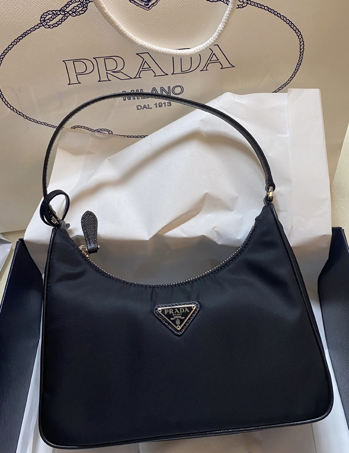 Prada 2005 nylon hobo, Women's Fashion, Bags & Wallets, Shoulder Bags ...