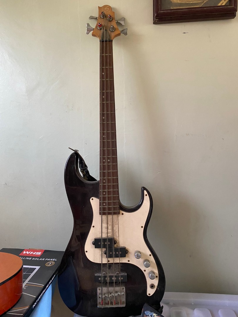 SAMICK CORSAIR CR1 BK BASS GUITAR, Hobbies & Toys, Music & Media