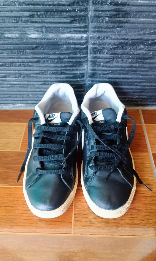 Sepatu Nike Court Royale 749747010