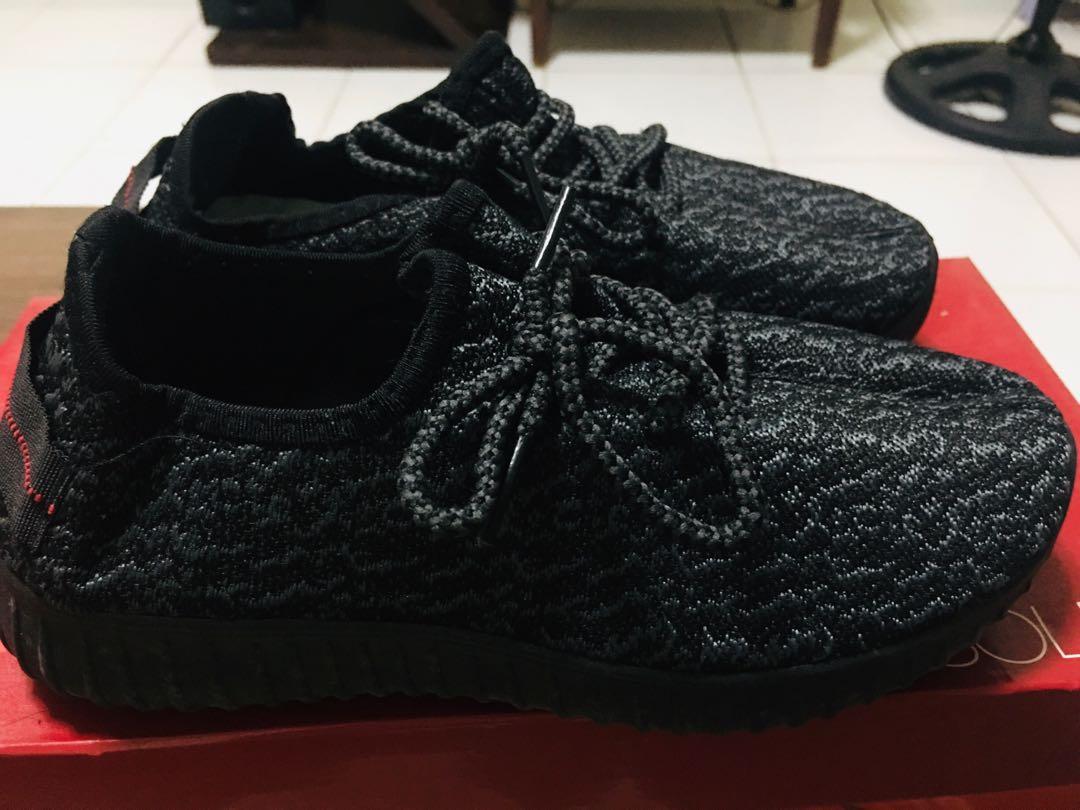 Sneakers size 36 for Kids (Category: Sneakers) located in Quezon City. Submitted by Aykris (Listing ID 1163983107, Image 3). Description: No damages .