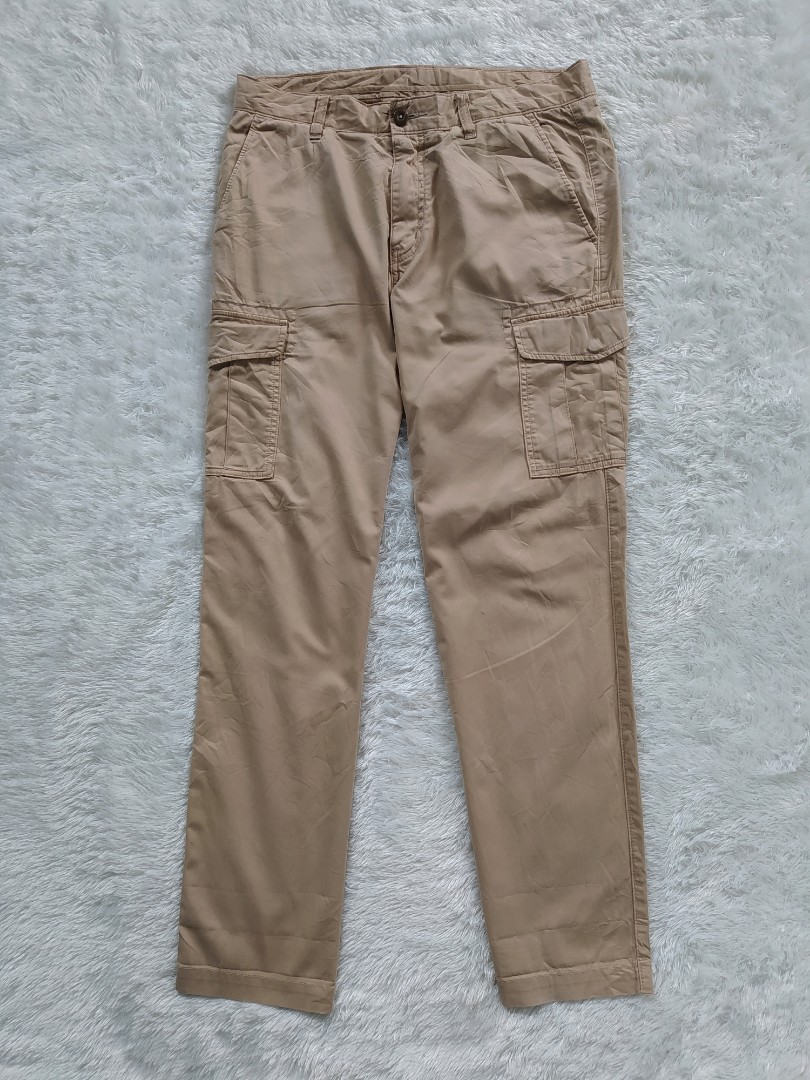 UNIQLO CARGO PANTS KHAKI, Fesyen Pria 