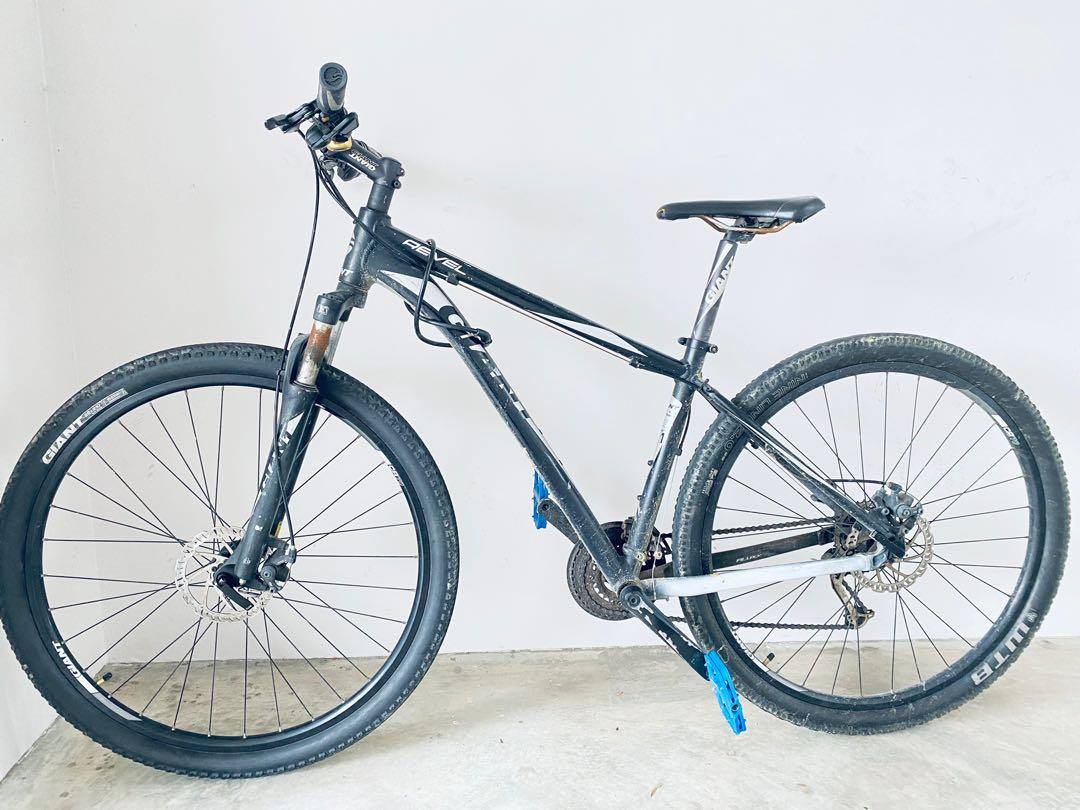 Well used 29 Giant bike for sale Sports Equipment Bicycles