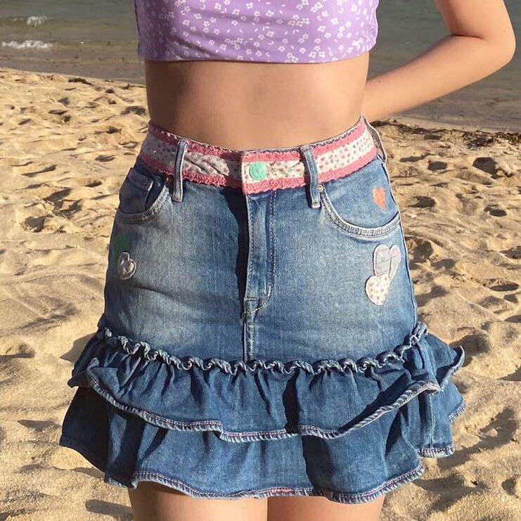 Y2K H&M Denim Mini skirt (Category: Skirts) located in Caloocan City. Submitted by t1ffa_ (Listing ID 1163935562, Image 3). Description: H&M • size 26 xs-s length: 13.5 inches no issues super pretty irl gcash or bank transfer shopee checkout.