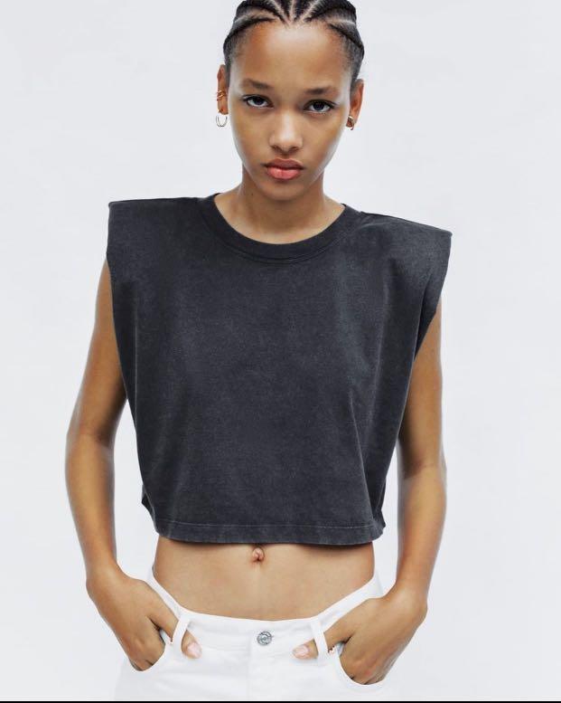 Padded t online shirt zara
