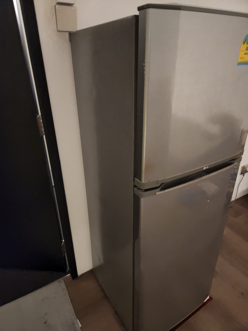 logik fridge freezer lfc55s13
