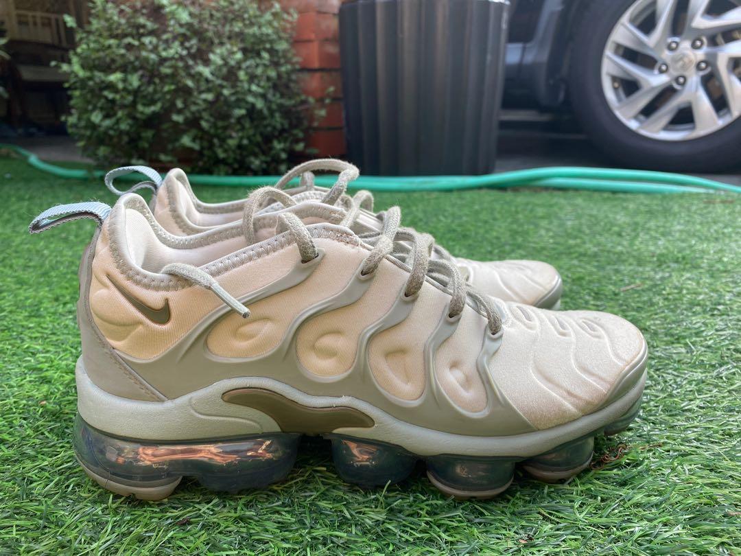 vapormax plus light silver