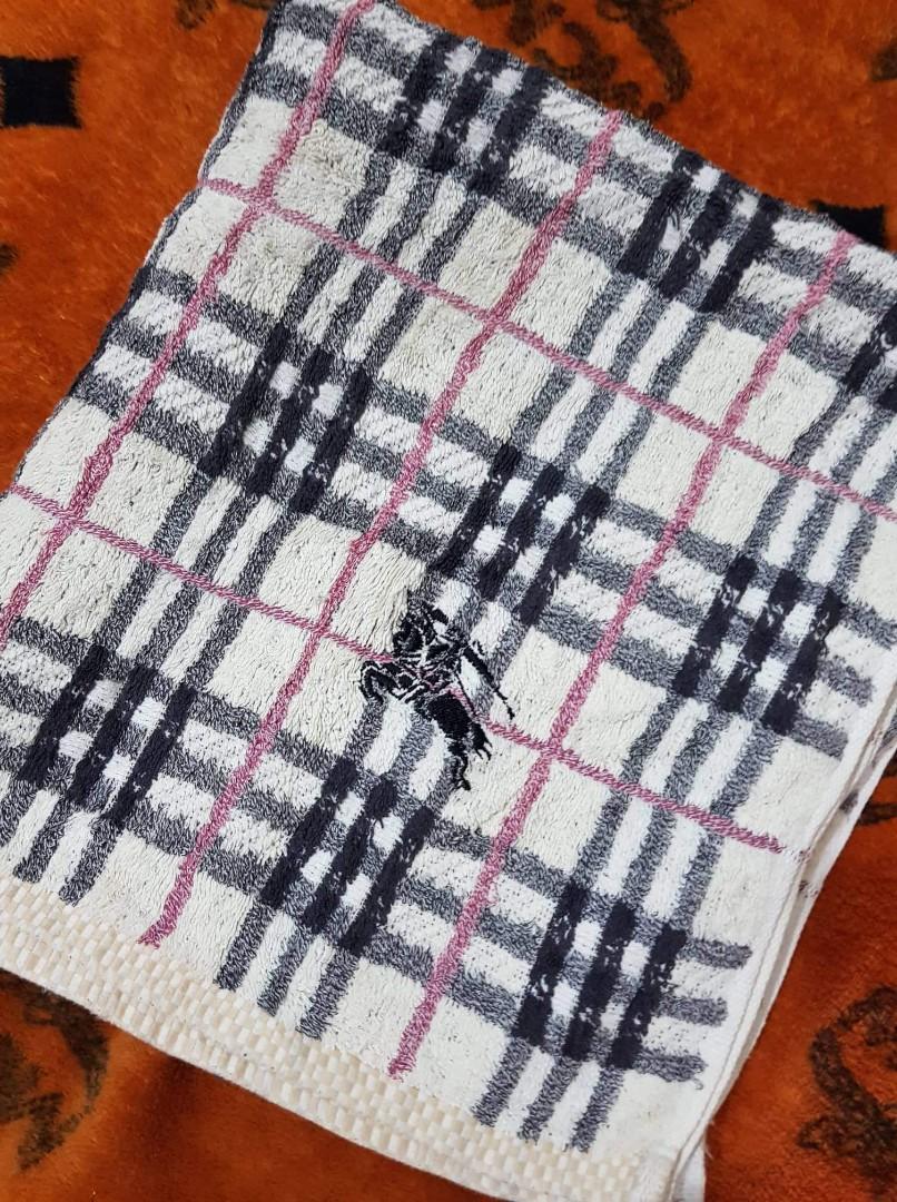 Burberry best sale towel price