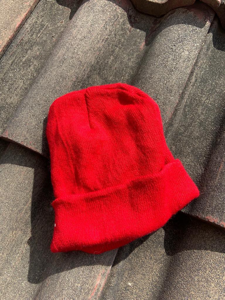 Beanie/kupluk merah merona, Fesyen Pria 
