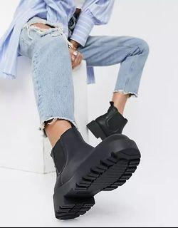 BNWT Ugg Markstrum Boots Size 9