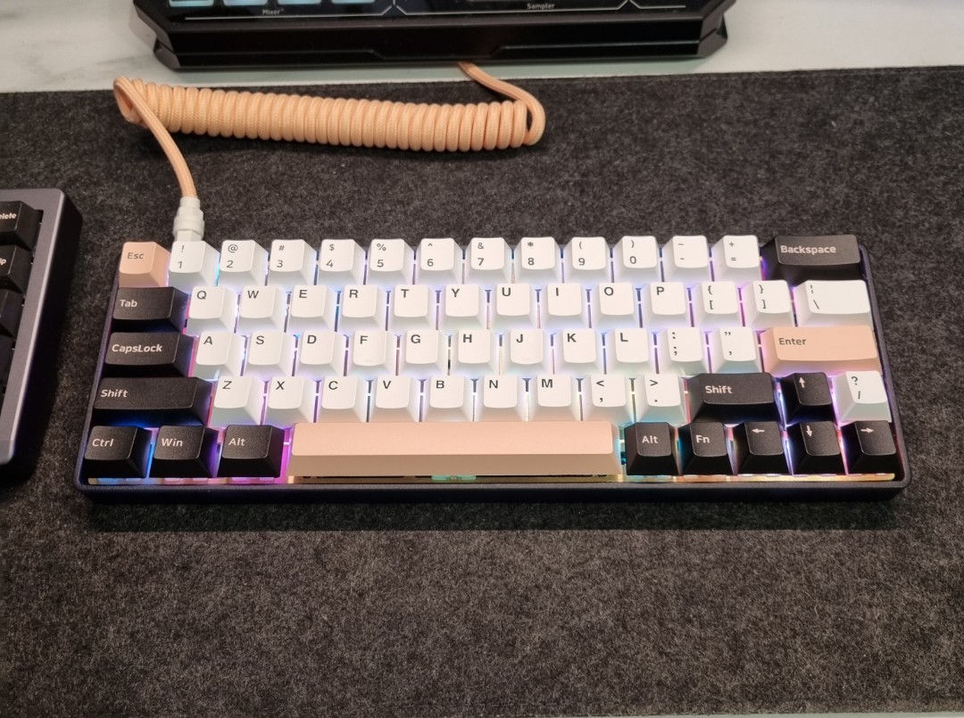 Budget 60 Custom Keyboard Olivia, Computers & Tech, Parts