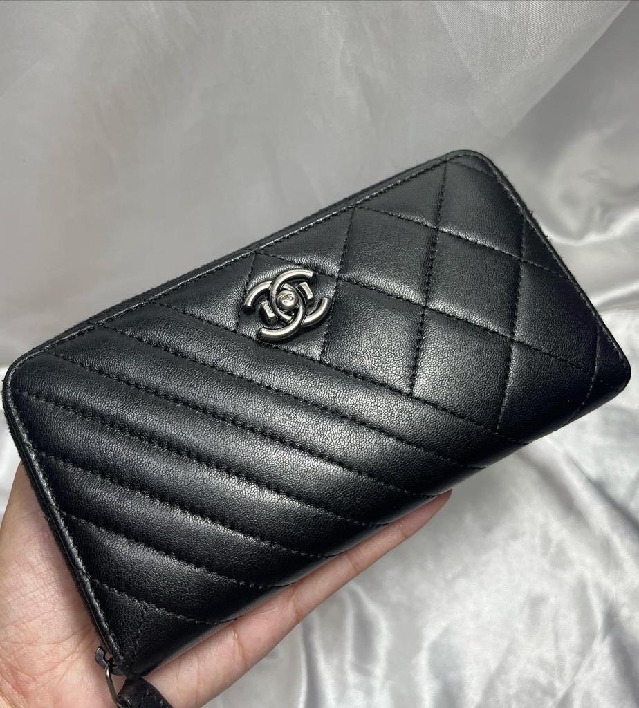 Chanel medium size zipped wallet, Luxury, Bags & Wallets on Carousell