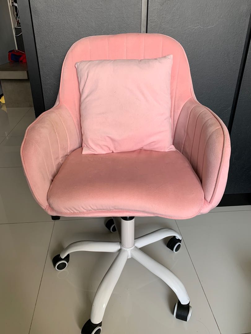 Cute Pink Petite Sofa Chair 360