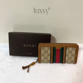 (Category: ) located in . Submitted by luxxyluxuryitems (Listing ID 1165751401, Image 1). Description: .