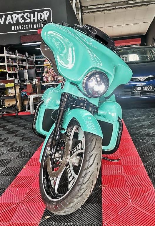 Harley Davidson Street Glide, Motorbikes on Carousell
