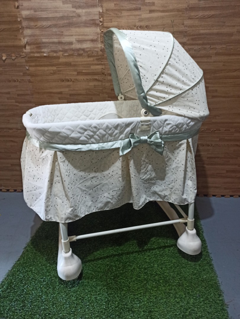 Kolcraft bassinet 2025 cuddle n care