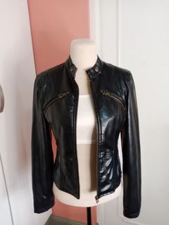 (Category: ) located in . Submitted by co.closets (Listing ID 1165722392, Image 1). Description: .