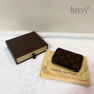 (Category: ) located in . Submitted by luxxyluxuryitems (Listing ID 1165752125, Image 1). Description: .