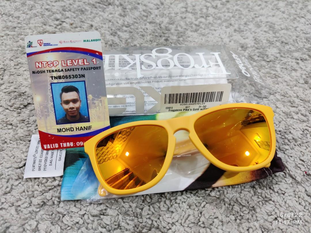 Oakley Frogskins Pike's Gold, Luxury, Accessories on Carousell