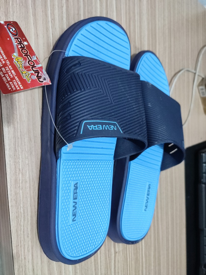sandal slop new era size 42 Fesyen Pria Sepatu Sandal di Carousell