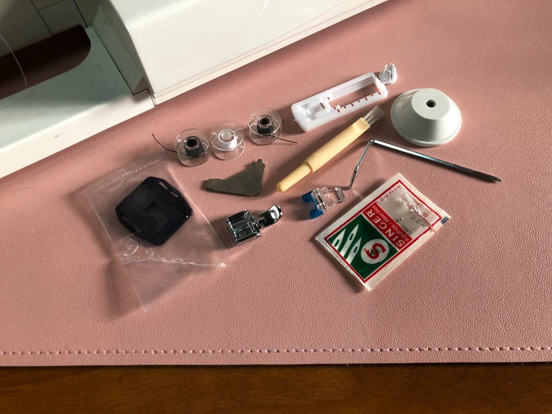 Singer Sewing Machine 8280 Portable Household Electric Small Desktop