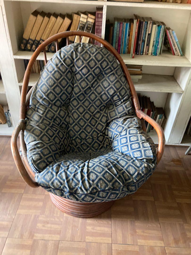 Single sofa chair (Category: Chairs) located in Paranaque City. Submitted by judycarina_sanmateo (Listing ID 1165734889, Image 1). Description: Used but sturdy, this chair is perfect to sit on and relax while watching your favorite show on tv.