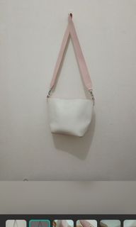 (Kategori: ) berada di . Dikirim oleh helloziv (ID iklan 1165751902, Gambar 1). Deskripsi: .