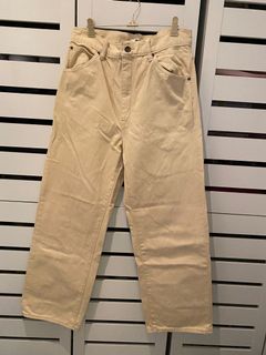 (Category: ) located in . Submitted by preloved_alex (Listing ID 1165685361, Image 1). Description: .