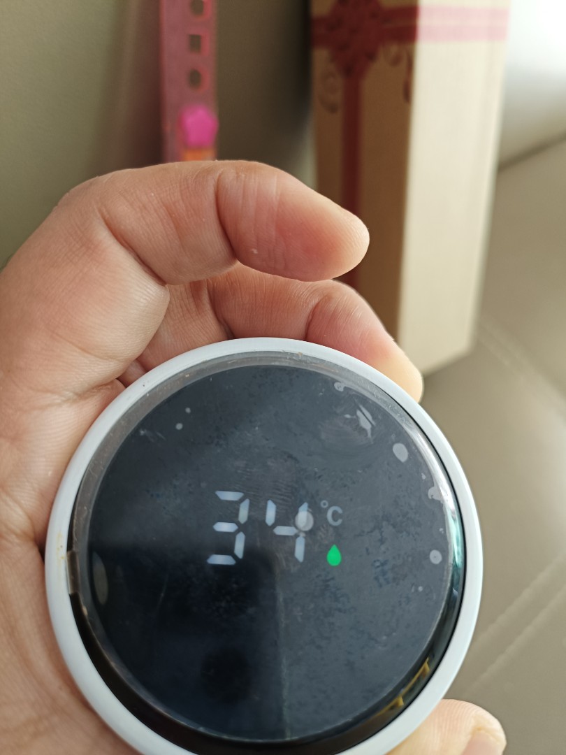 Thermoflask..thermoflask bottle...white colour...shows temperature..new