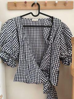 Yoli & Otis  puff shoulders crop top cute black white