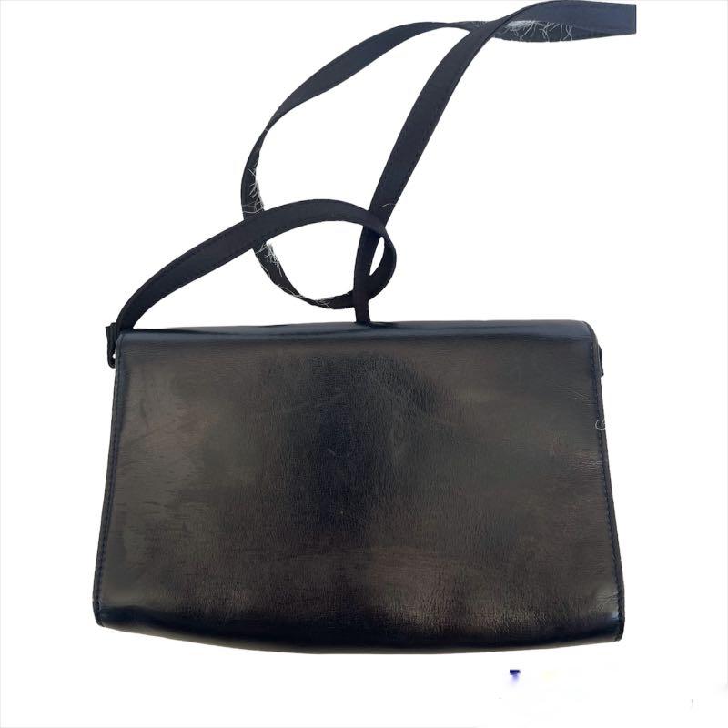 Auth Bally Vintage Leather Bag (Category: Cross-body Bags) located in Cotabato. Submitted by littlestuff08 (Listing ID 1165902842, Image 2). Description: Description: Riri Zipper, Made in Italy Style: Bag Condition: Used. Signs of usage. Leather is still perfect but with some buff marks. ☝🏻however, strap is not the original strap. Strap is just a replacement. (please check photos for more details) Size: Please check measurents in the photos Mine