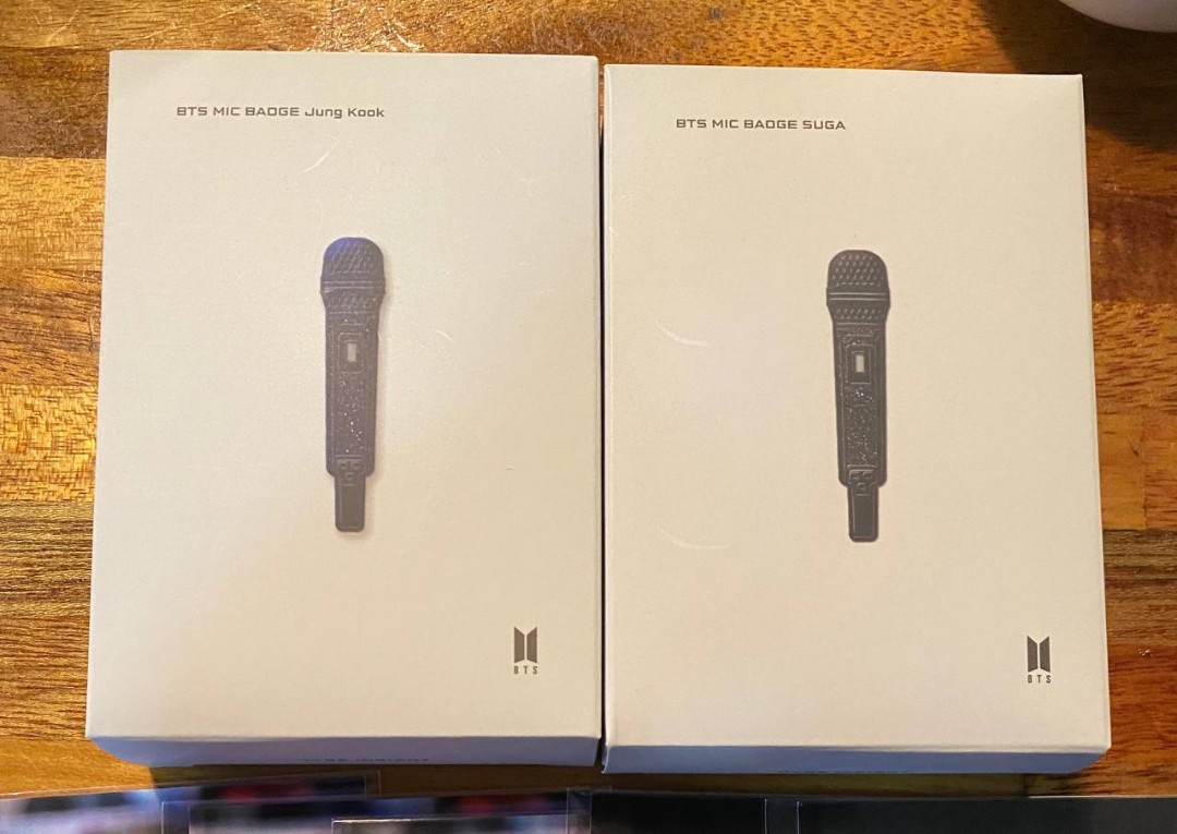 BTS SUGA JUNGKOOK MIC BADGES + PC, Hobbies & Toys, Memorabilia