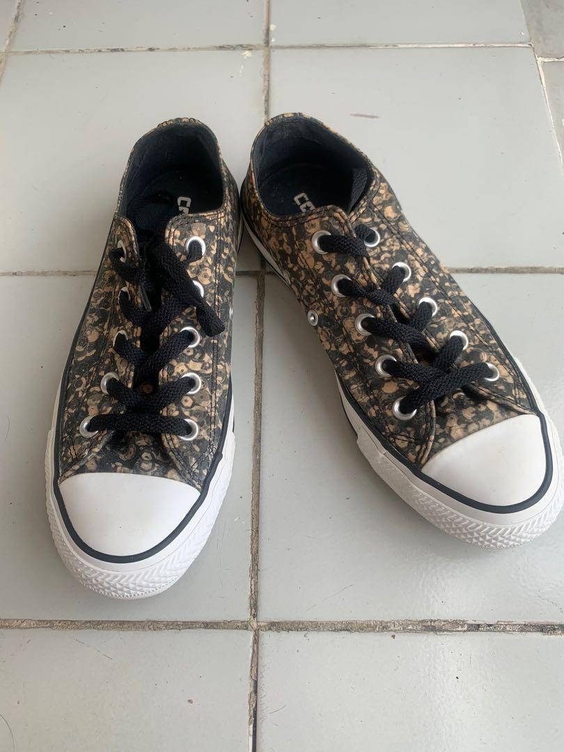 converse low gold
