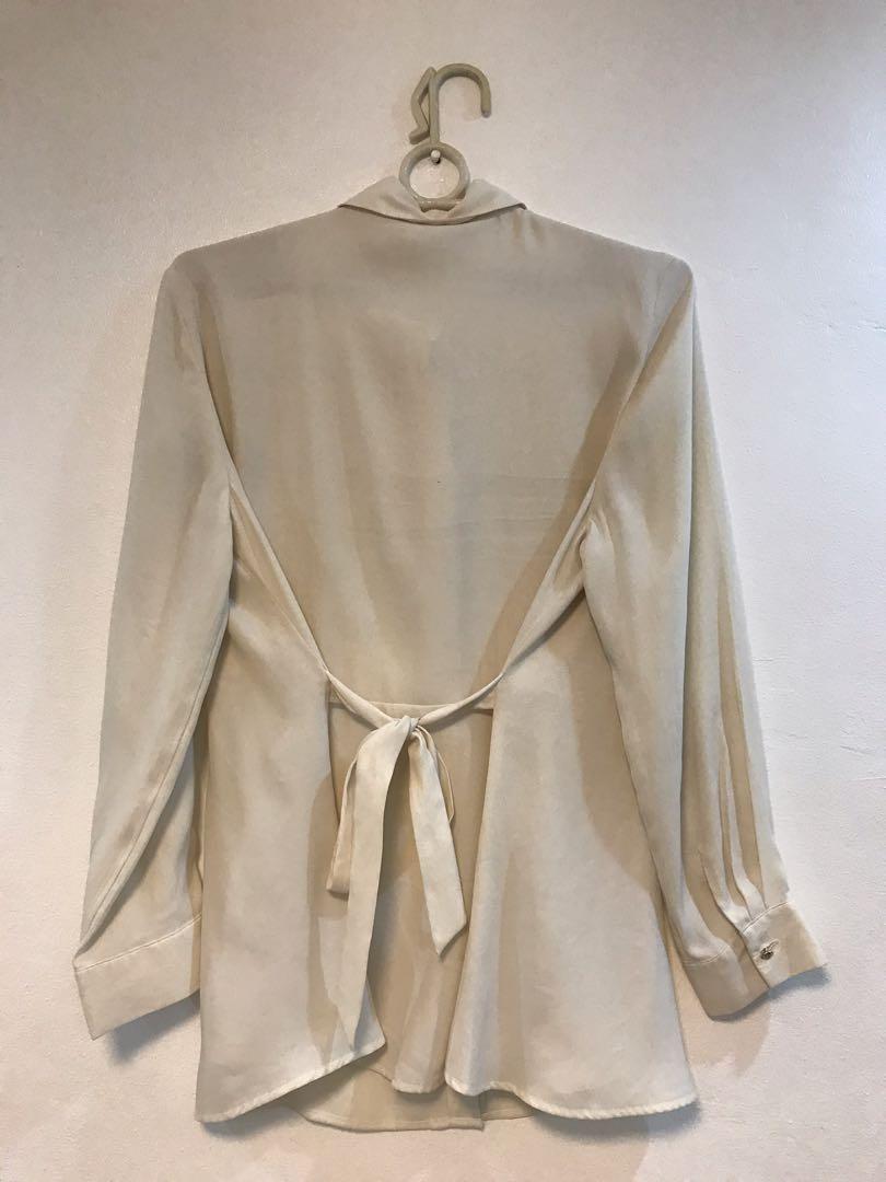 Cream Longsleeve Blouse (Category: Longsleeves) located in Rizal. Submitted by wild.things (Listing ID 1165891755, Image 2). Description: Size: L Type: Longsleeve blouse Color: cream MOP: GCash MOD: Shipping c/o buyer via GGX same-day deliveries such as lalamove, grab, toktok (preferably for NCR and Rizal buyers) .