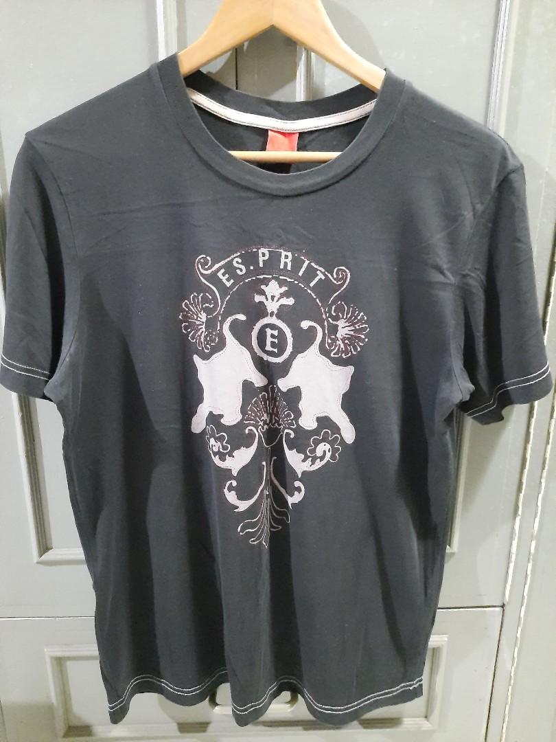 Esprit men t-shirt (Category: Tshirts & Polo Shirts ) located in Pasig City. Submitted by glenm7 (Listing ID 1165928428, Image 1). Description: Esprit men t-shirt size:medium (pm for details) color rate: 8/10 payment thru gcash or bpi.