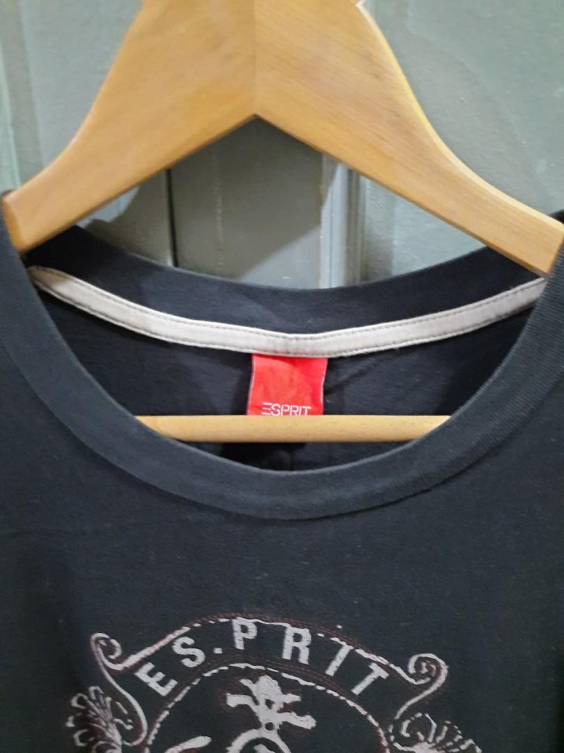 Esprit men t-shirt (Category: Tshirts & Polo Shirts ) located in Pasig City. Submitted by glenm7 (Listing ID 1165928428, Image 2). Description: Esprit men t-shirt size:medium (pm for details) color rate: 8/10 payment thru gcash or bpi.