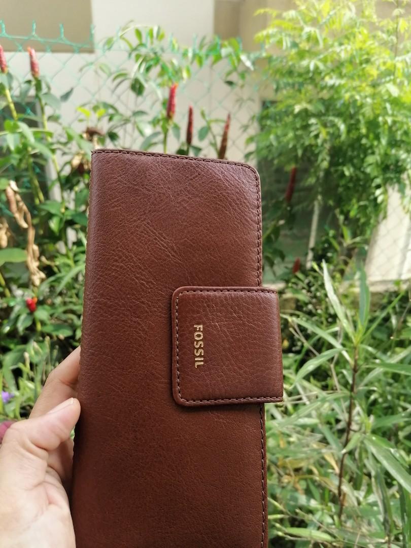 Madison slim best sale clutch fossil